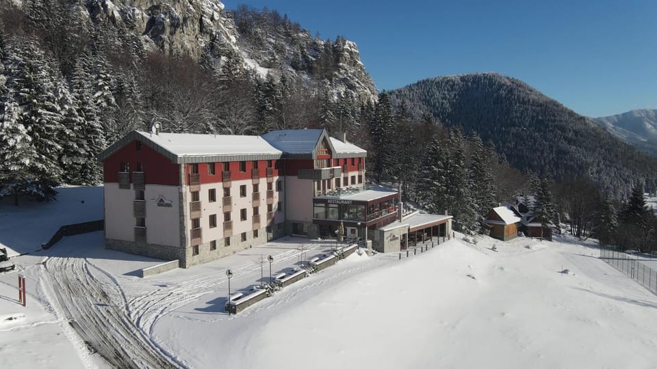 Property building, Natural landscape, Winter
