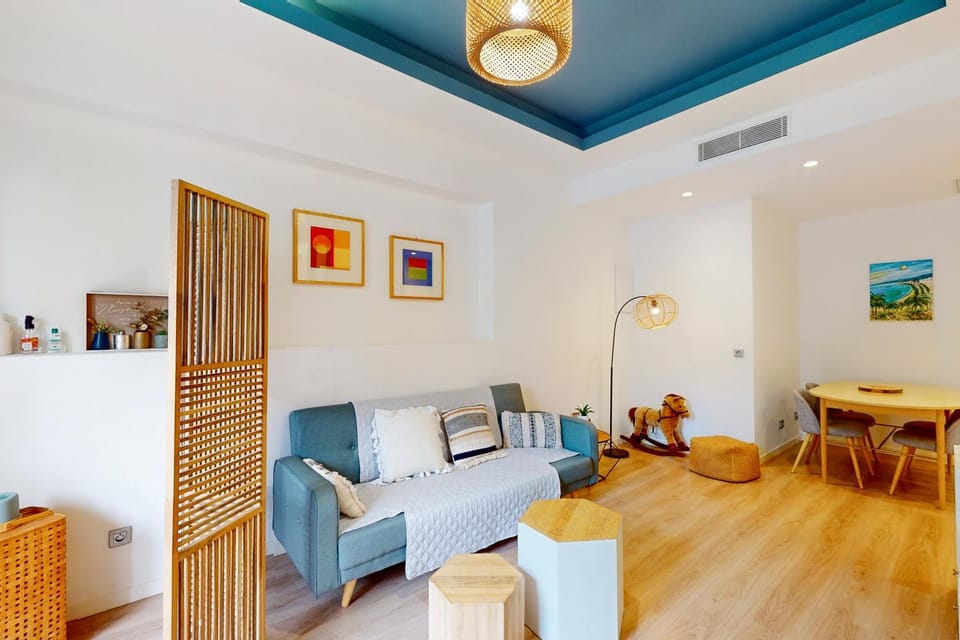 TV and multimedia, Living room, Seating area, Dining area, air conditioner