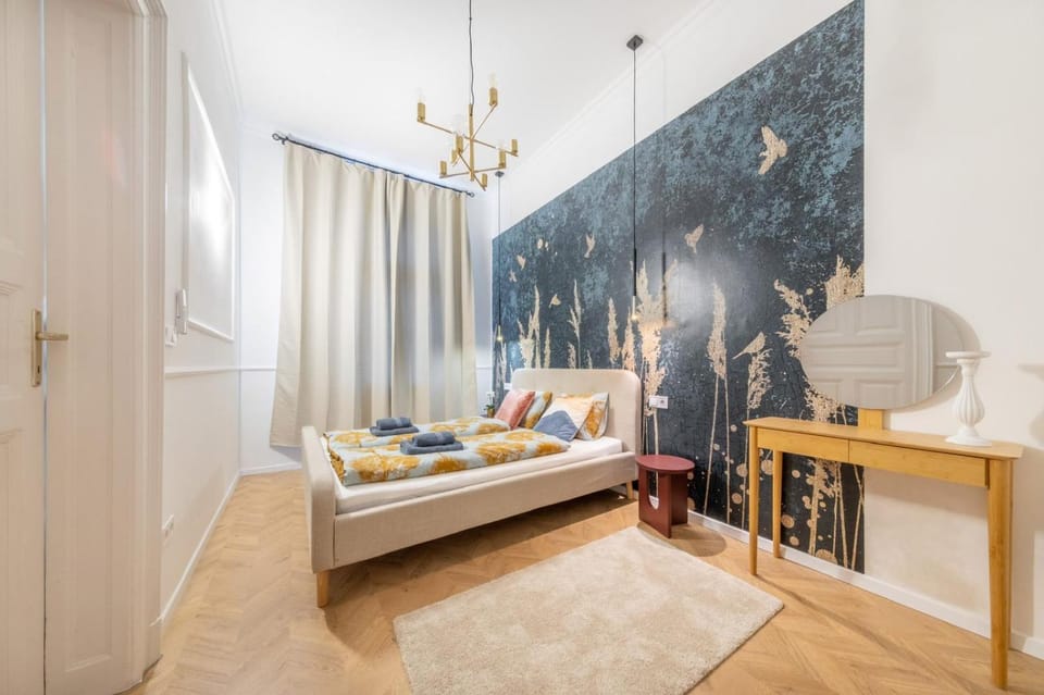 Photo of the whole room, Bedroom