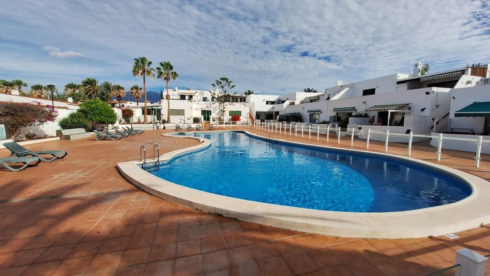 Pool view, Swimming pool, sunbed