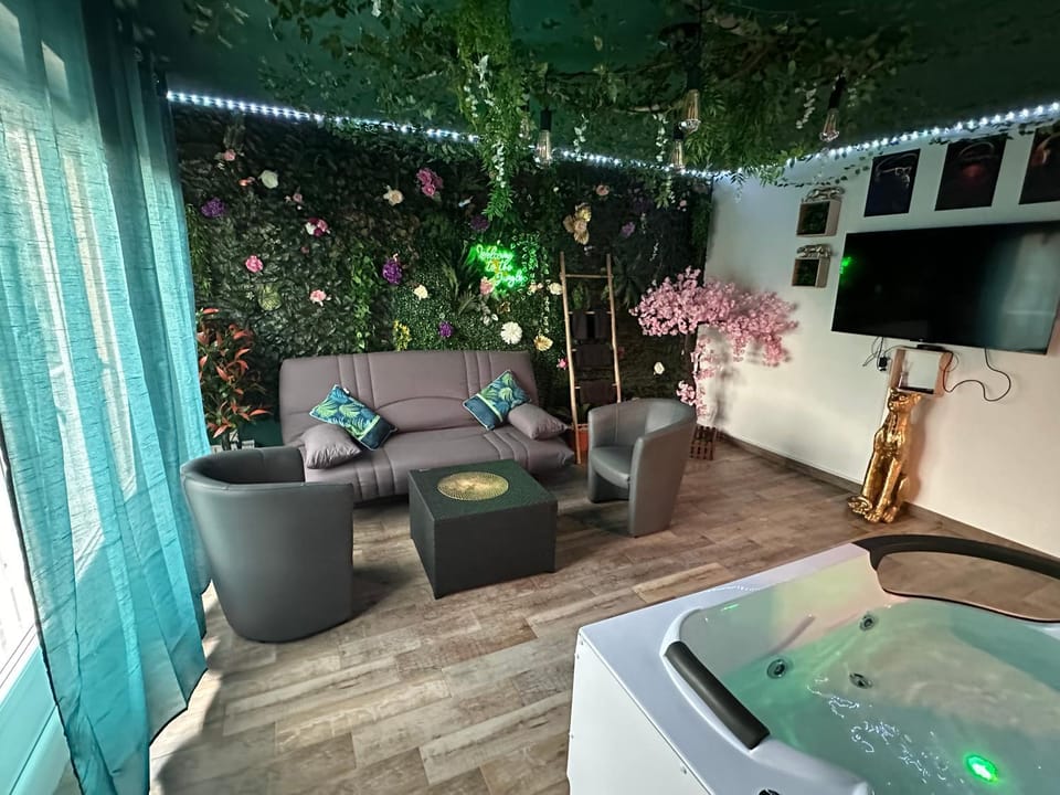The Jungle SPA Strasbourg Apartment in Strasbourg
