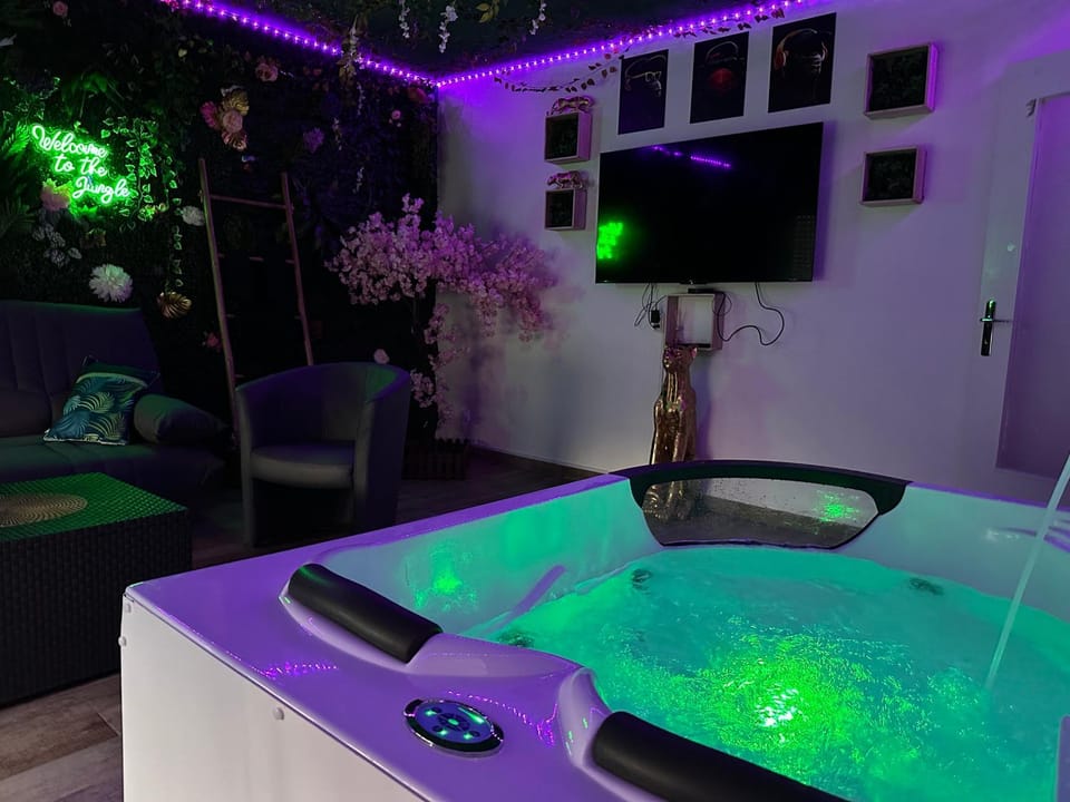 The Jungle SPA Strasbourg Apartment in Strasbourg