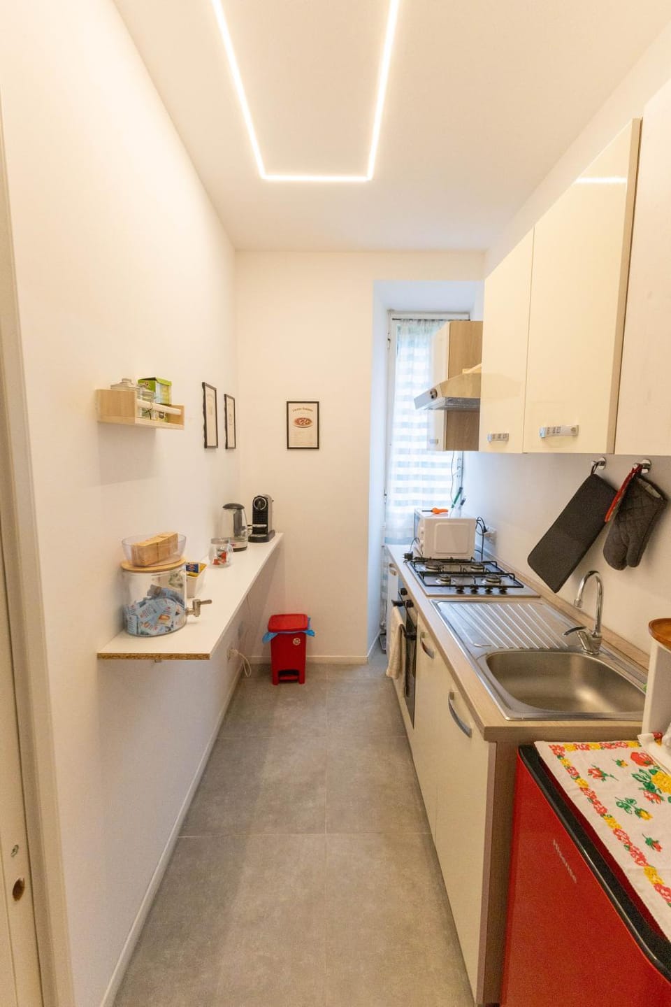 Kitchen or kitchenette, oven, stove