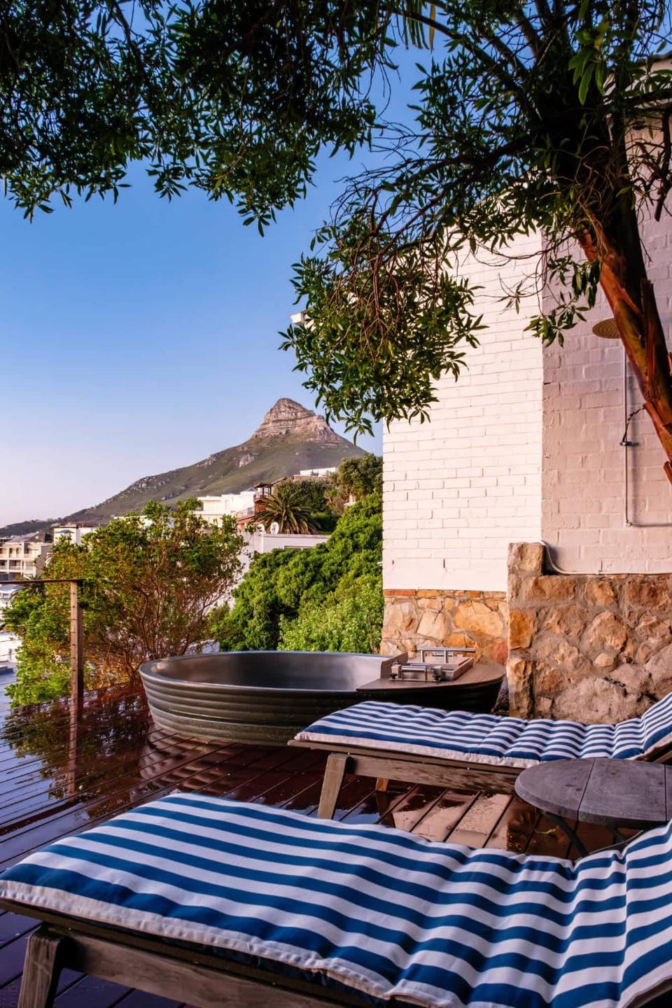View (from property/room), Balcony/Terrace, Seating area, Mountain view