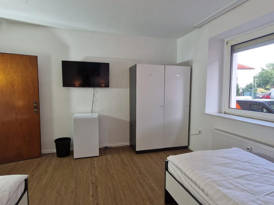 TV and multimedia, Photo of the whole room, Bedroom, wardrobe