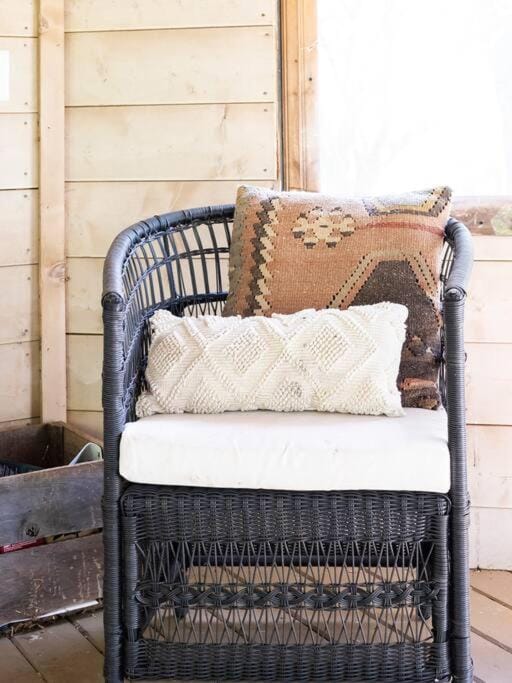 Charming & Rustic Bloomingdale Cottage w/views Chalet in Shenandoah Valley