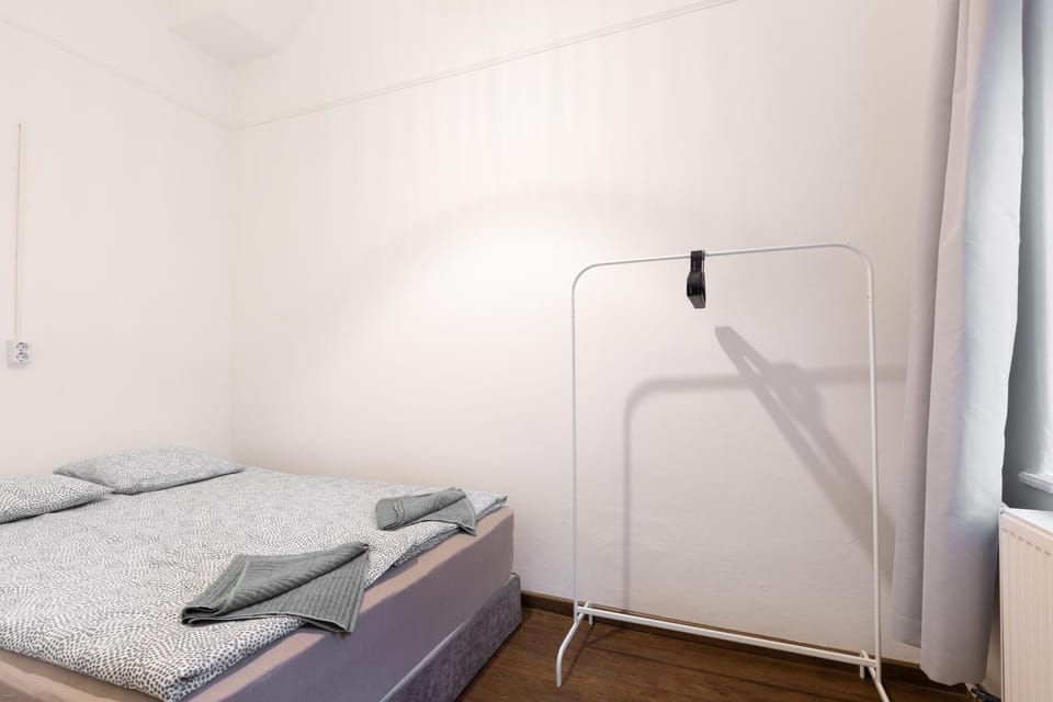 Bedroom, towels