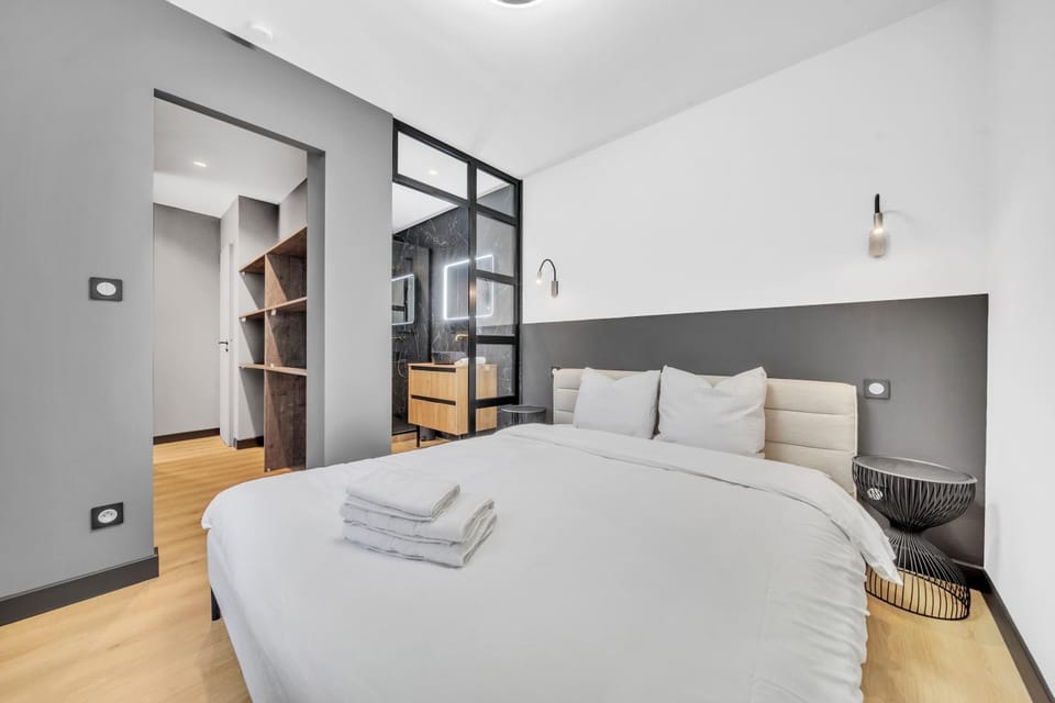 Bed, Photo of the whole room, Bedroom, wardrobe