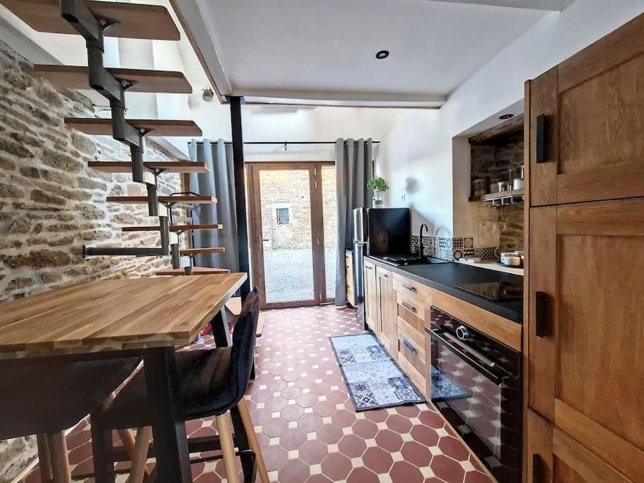 Studio Duplex Calme - SPA - SAUNA - Parking - Wifi House in Occitanie