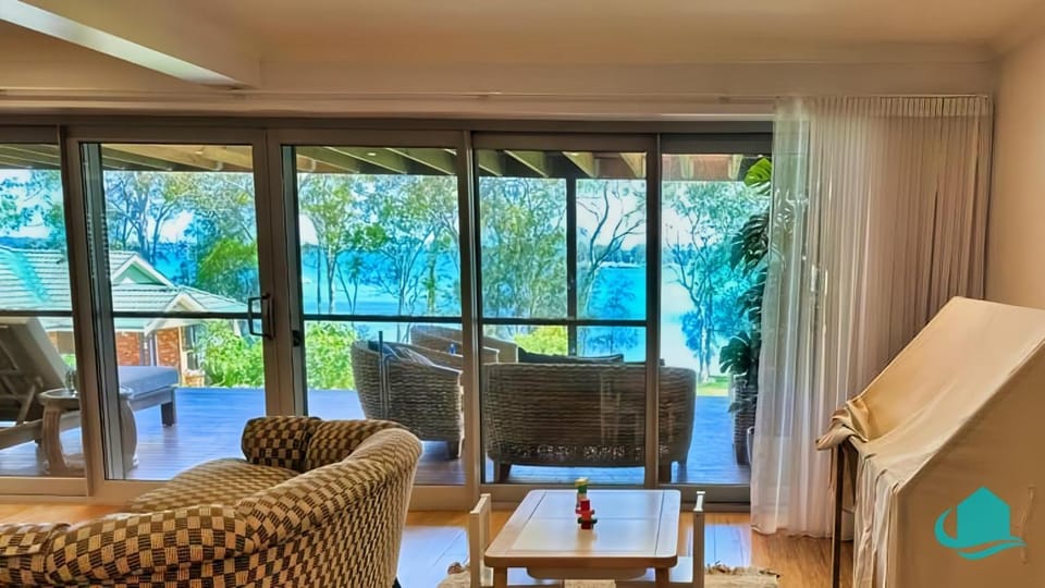 Patio, Garden, View (from property/room), Balcony/Terrace, Living room, Seating area, Floor plan, Garden view