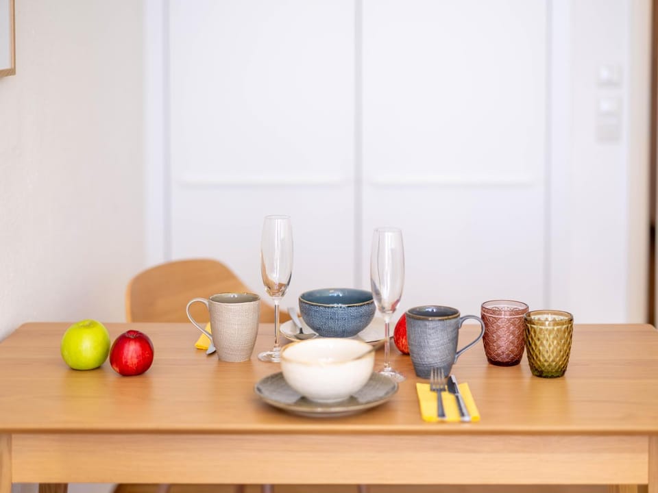 Food and drinks, Dining area, Food