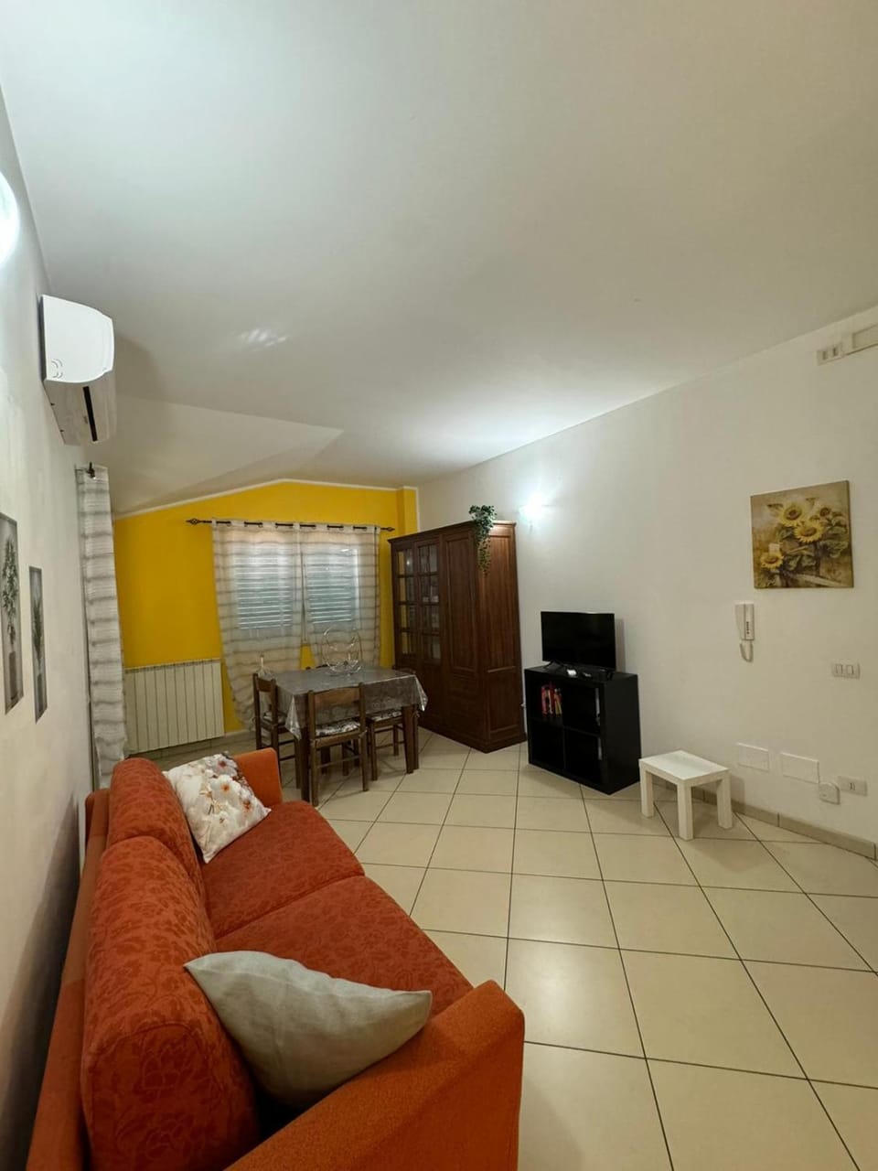 TV and multimedia, Seating area