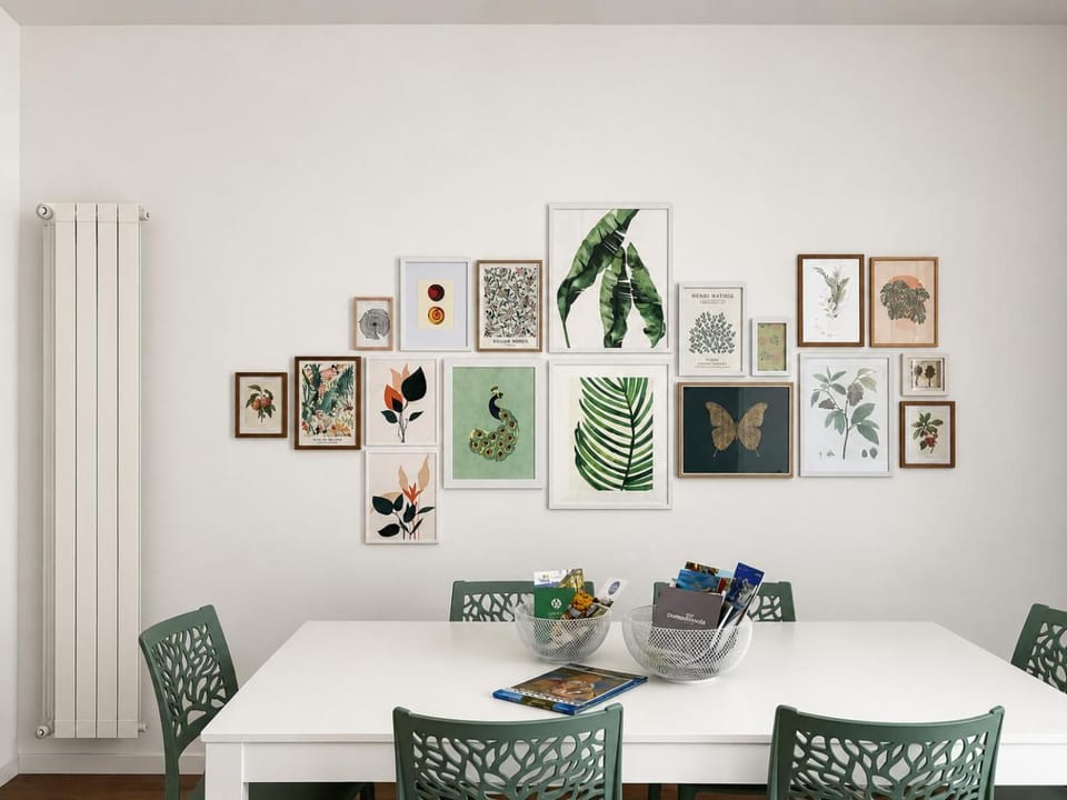 Seating area, Dining area