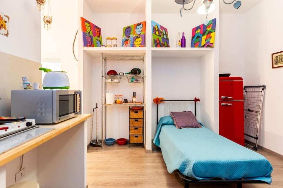 Bed, Kitchen or kitchenette, minibar