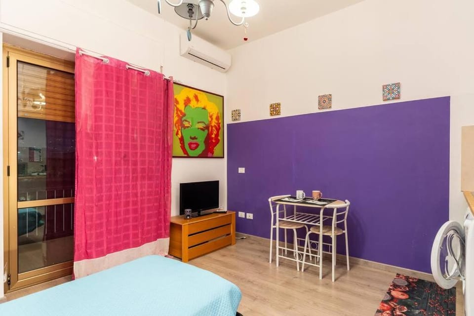 Bed, TV and multimedia, Living room, Dining area, Evening entertainment, air conditioner