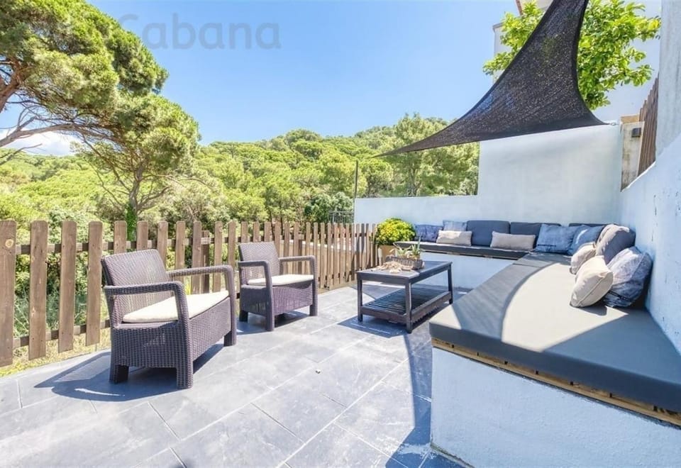 Property building, Balcony/Terrace, Living room