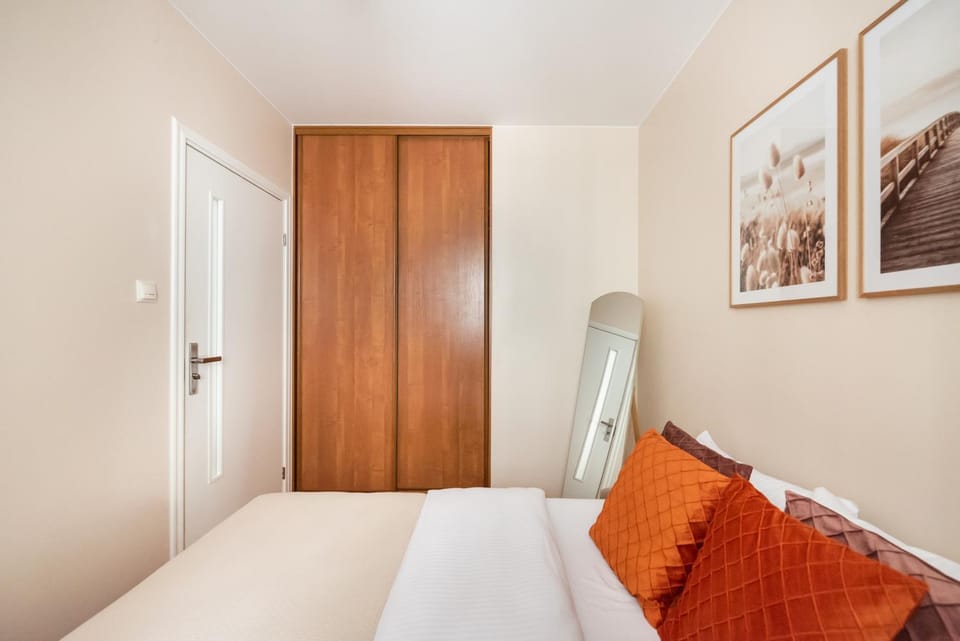 Bed, Photo of the whole room, Bedroom, wardrobe