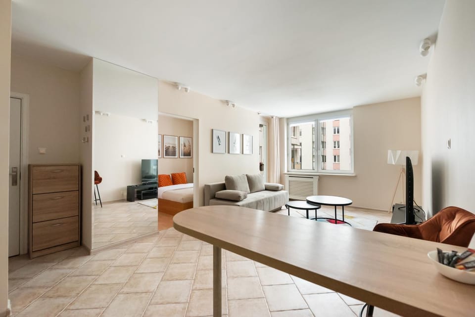Bed, TV and multimedia, Living room, Photo of the whole room, Seating area, Dining area