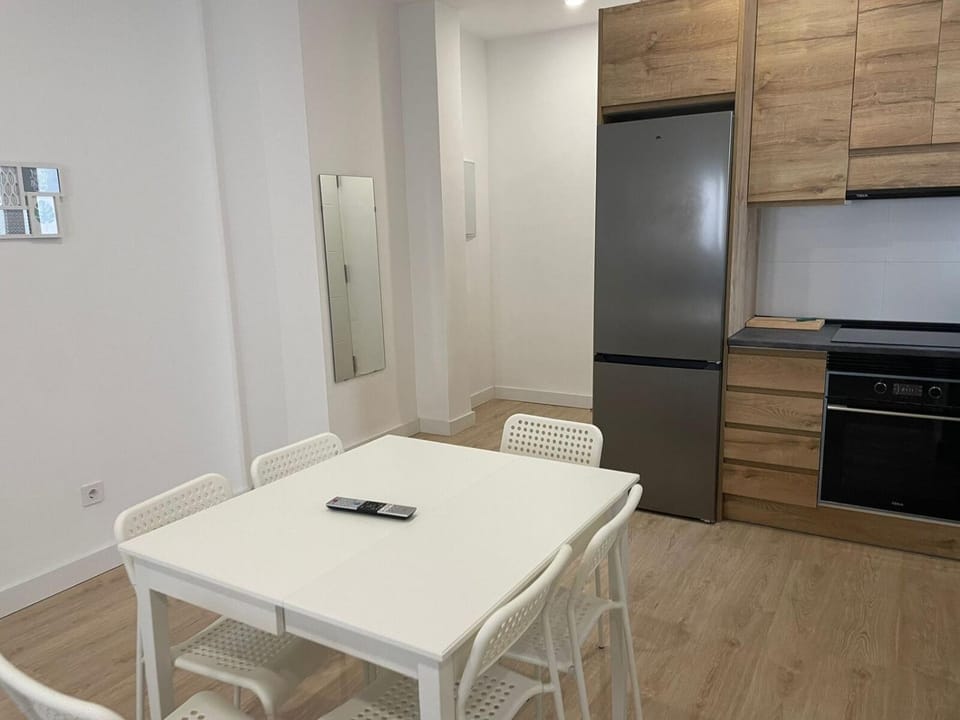Kitchen or kitchenette, Dining area, pet friendly, stove