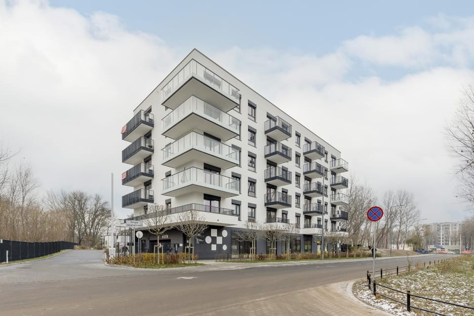 Property building, Facade/entrance, Off site, Day, Neighbourhood, Location