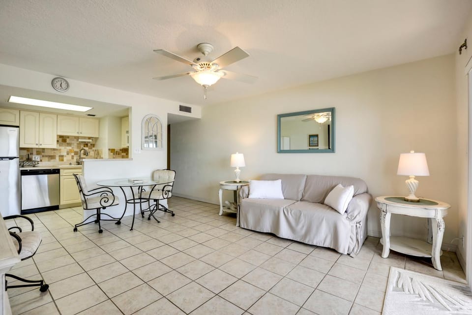 Oceanfront Ormond Beach Condo: Community Perks! House in Ormond By The Sea