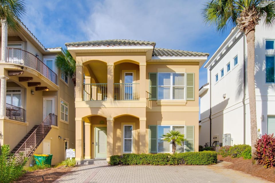 Community Pool, Hot Tub and Beach - Beach View House in Destin