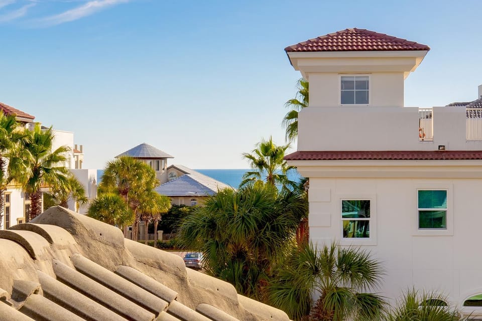 Community Pool, Hot Tub and Beach - Beach View House in Destin