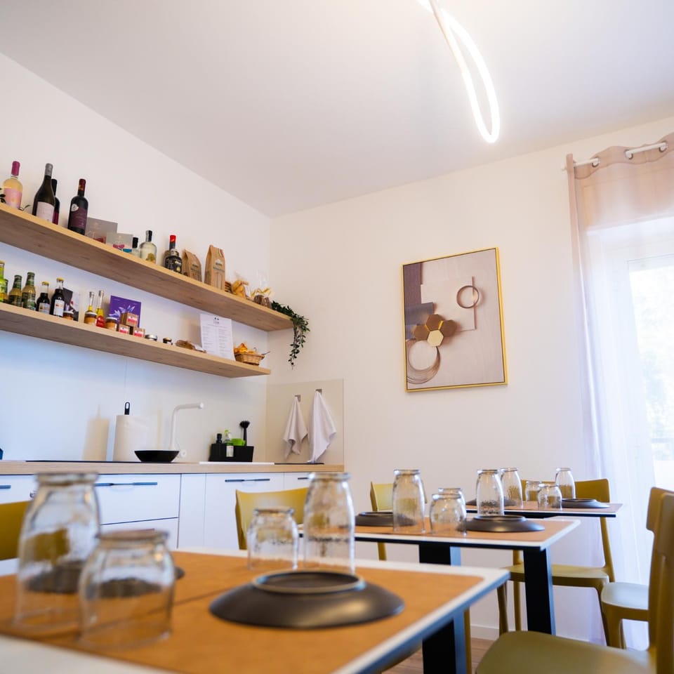 Food and drinks, Dining area, Food, Drinks, Alcoholic drinks