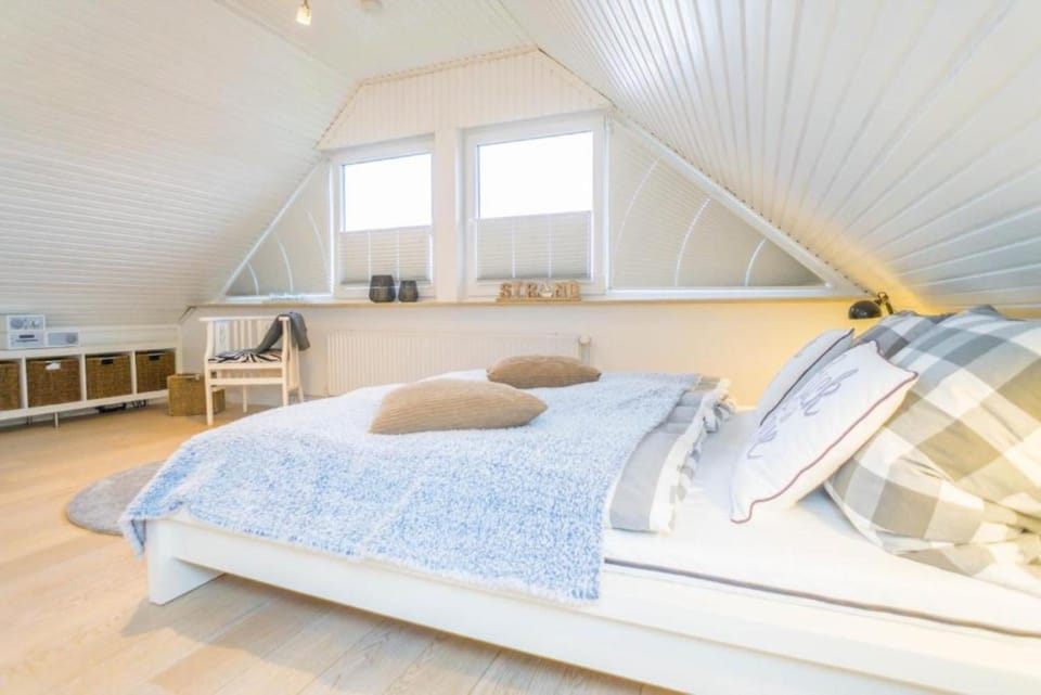 Property building, Living room, Bedroom