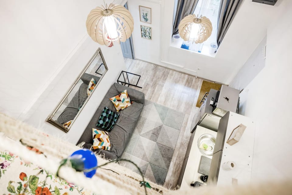 Kitchen or kitchenette, Seating area