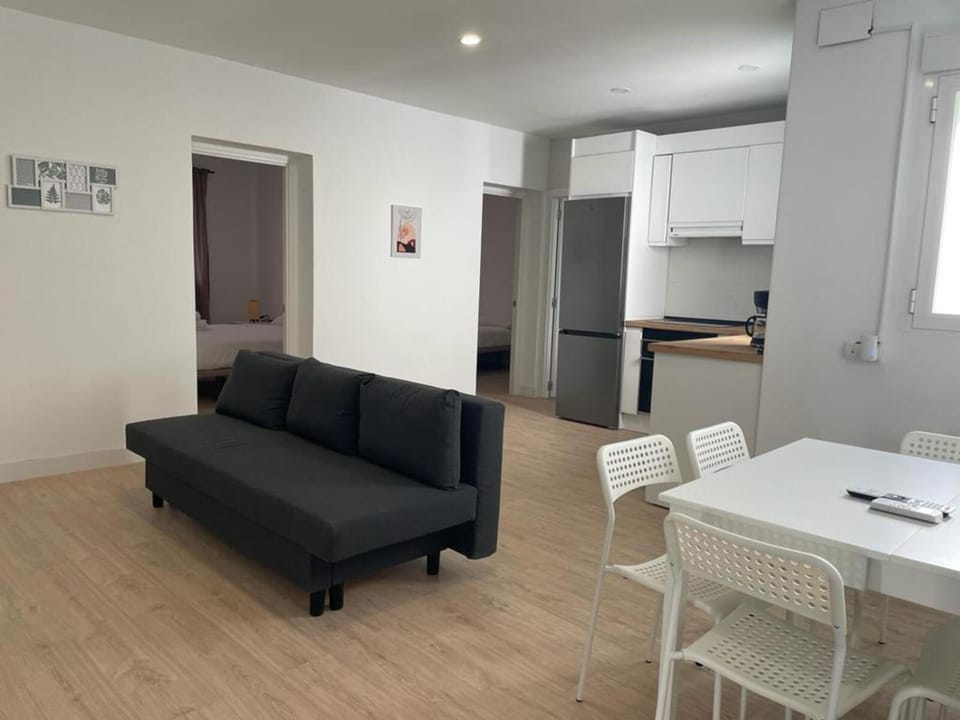 Kitchen or kitchenette, Living room, Seating area, Dining area, pet friendly, stove