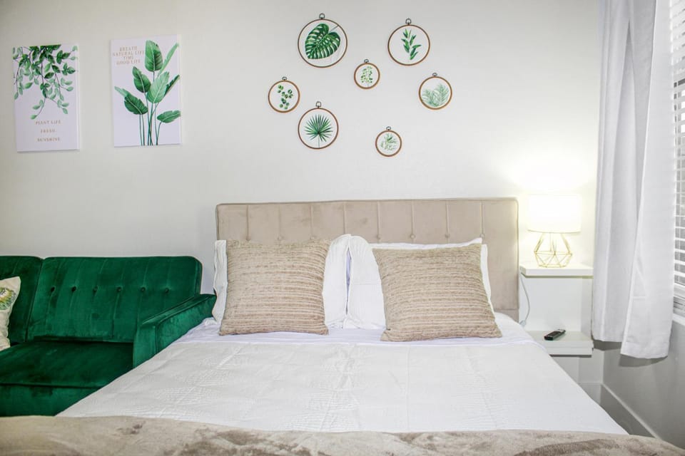 MDR Studio Apartment Luxury pool, gym, parking, jacuzzi. Apartment in Marina del Rey