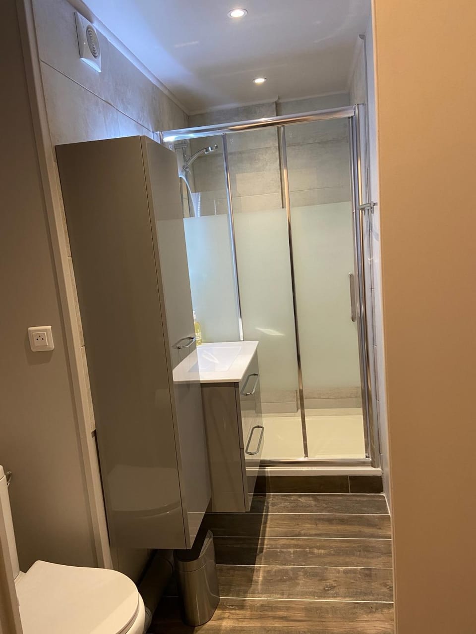 Shower, Bathroom