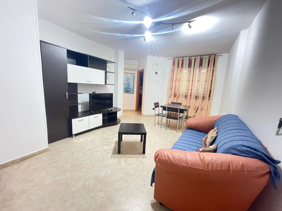 TV and multimedia, Living room, Seating area, Evening entertainment