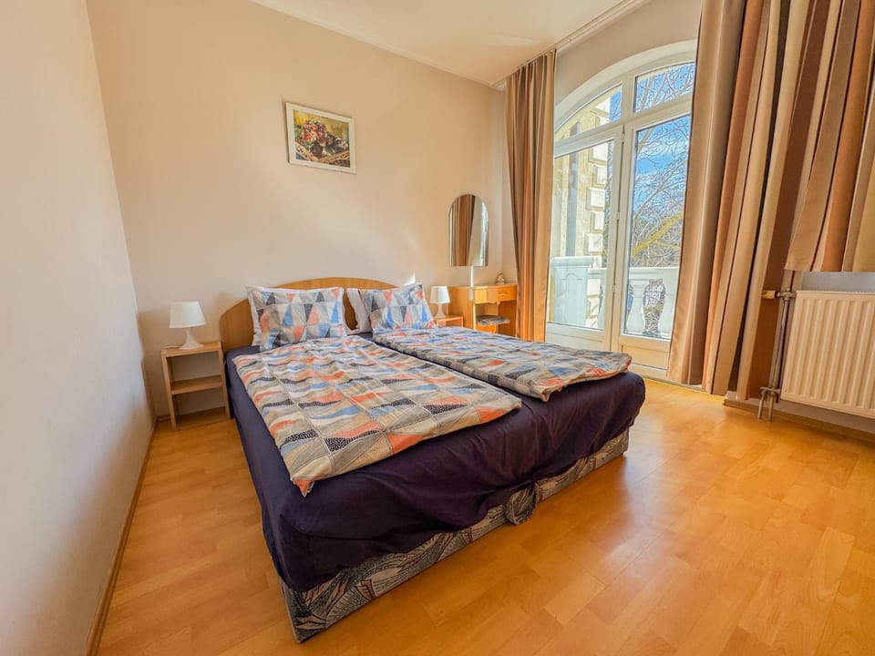Bed, Photo of the whole room, Bedroom, internet