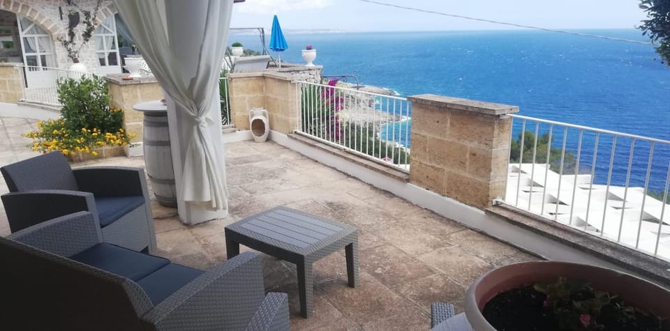 Day, Natural landscape, View (from property/room), Balcony/Terrace, Living room, Seating area, Sea view