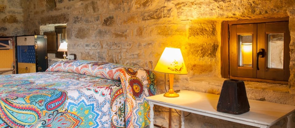 Casa Mur de Alujan Country House in Catalonia