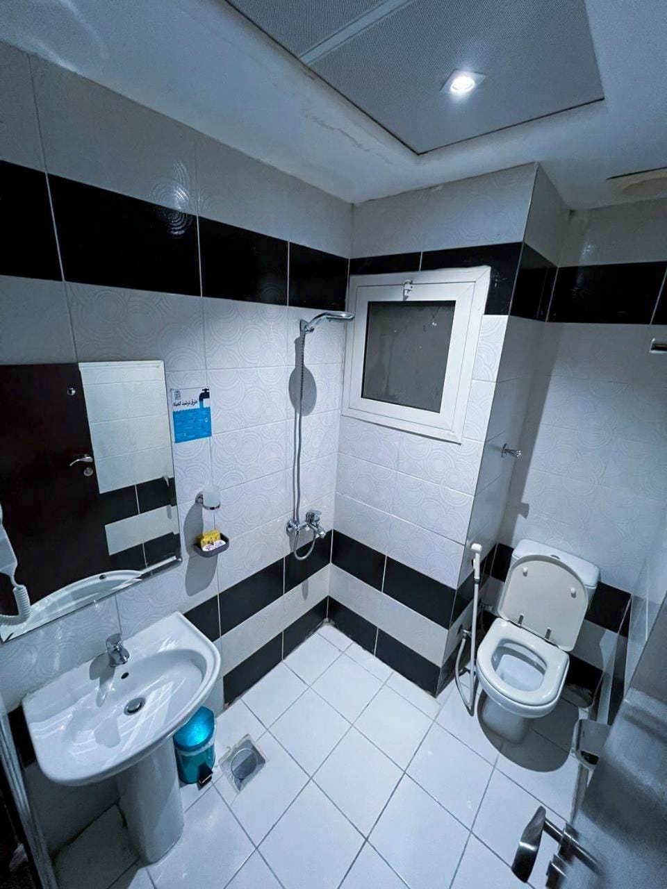 Shower, Toilet, Bathroom, bidet, towels