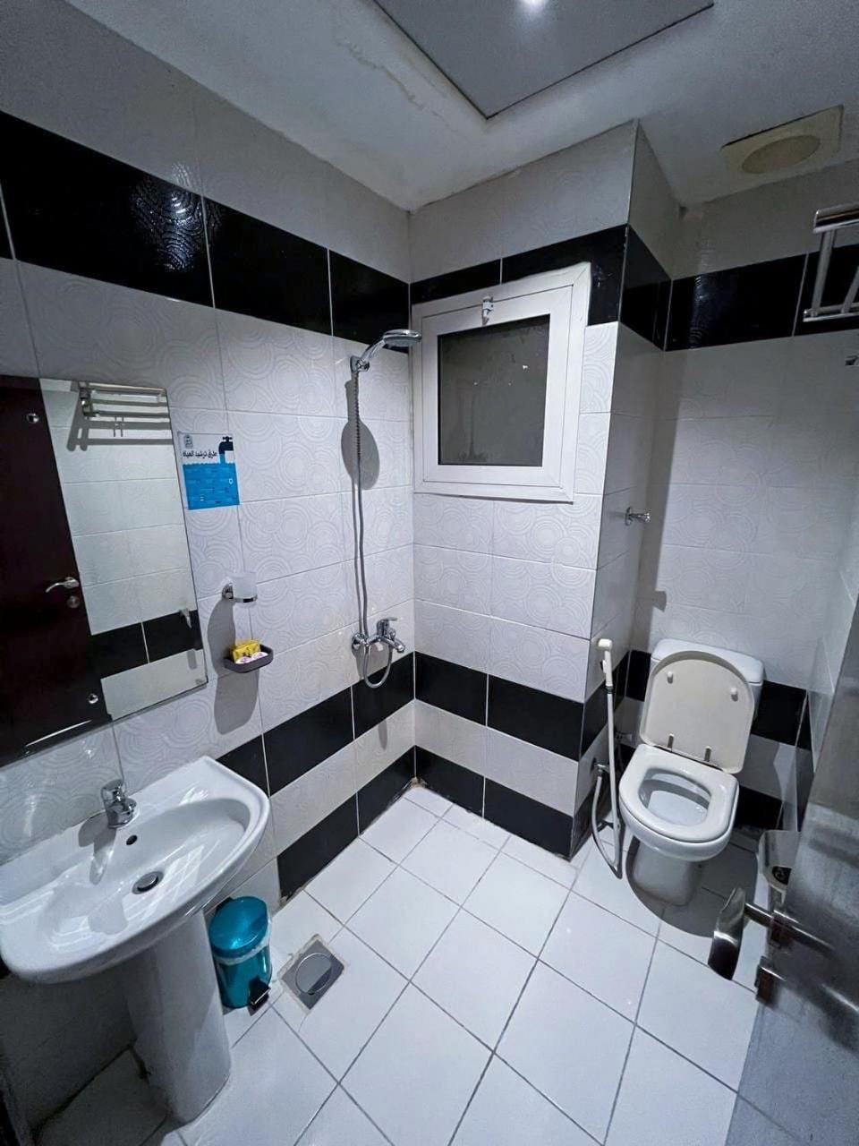 Shower, Toilet, Bathroom, bidet, towels