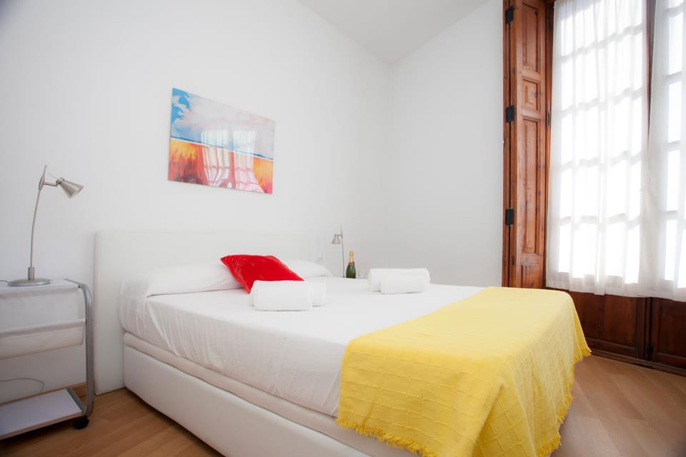 Bed, Photo of the whole room, Bedroom