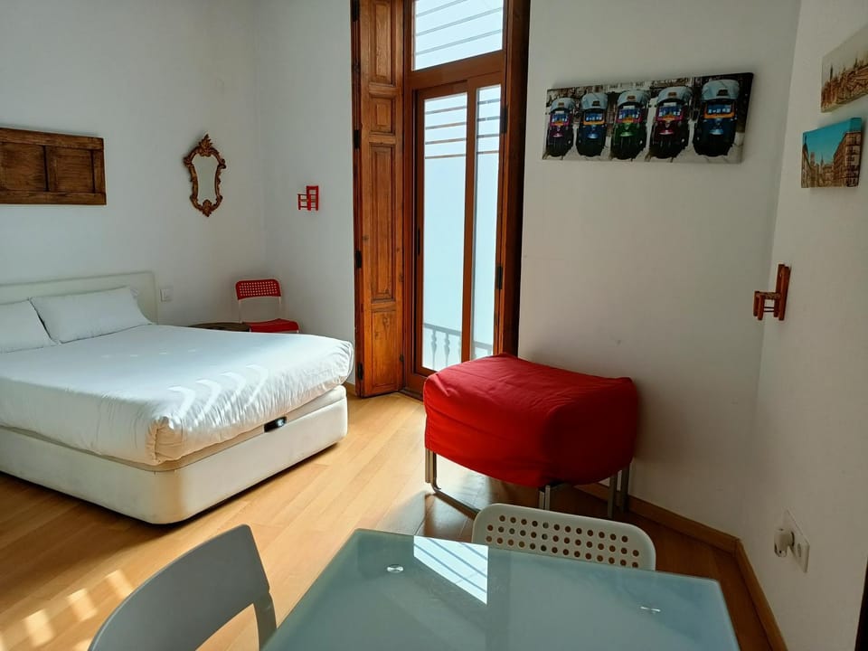 Bed, Photo of the whole room, Bedroom