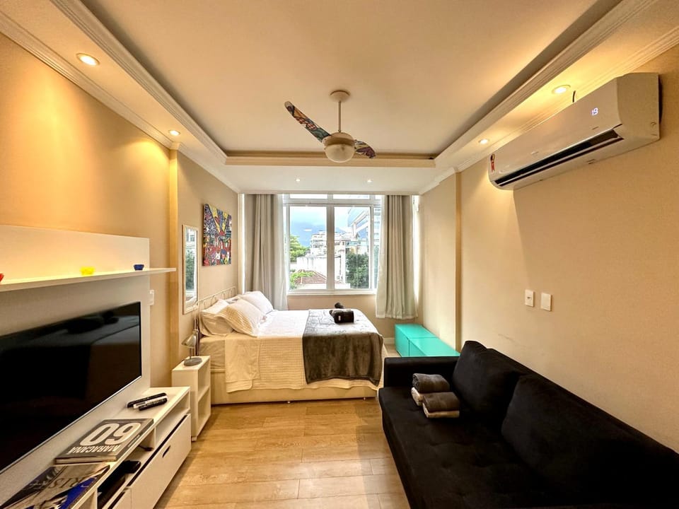 Communal lounge/ TV room, Bed, Living room, Photo of the whole room, Bedroom, air conditioner