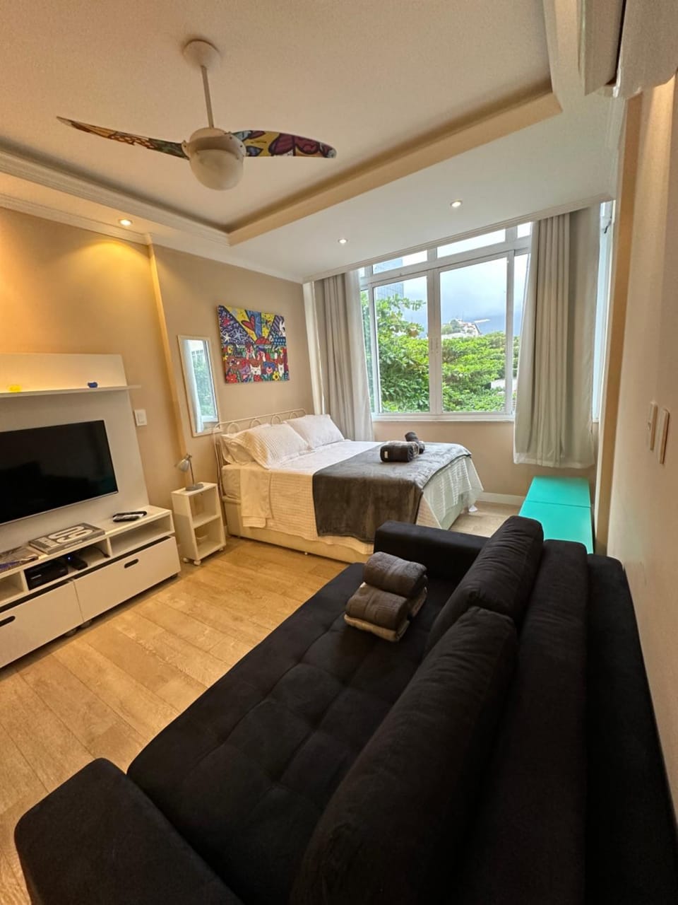 Communal lounge/ TV room, TV and multimedia, Living room, Photo of the whole room, Bedroom