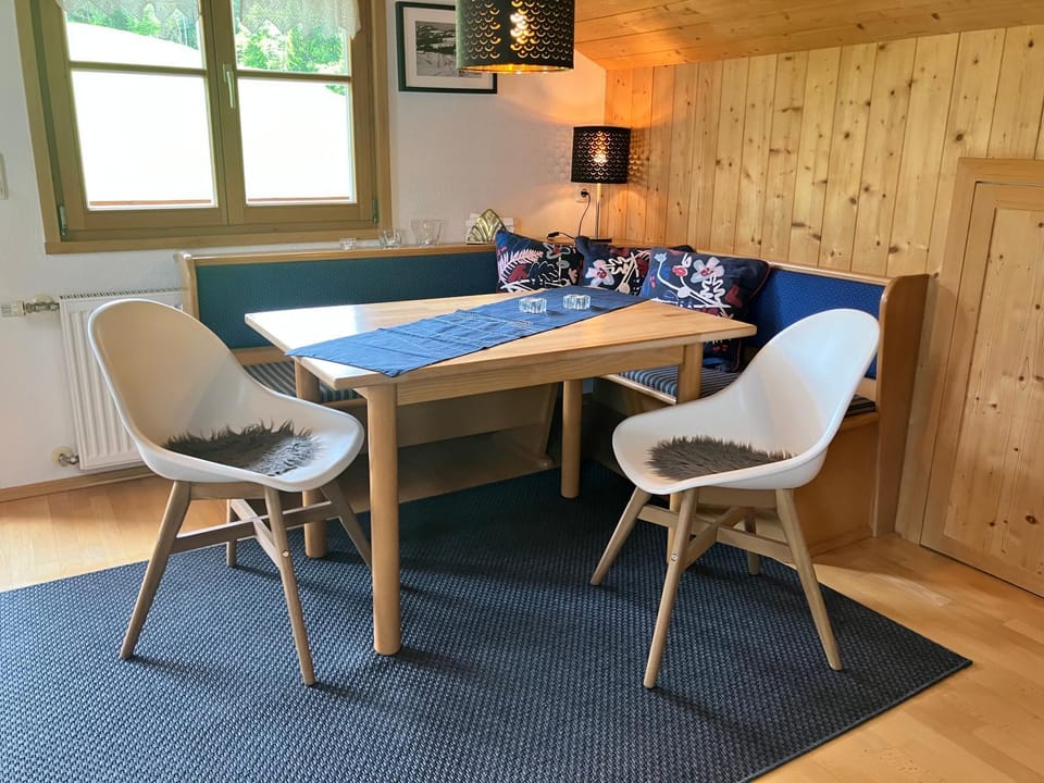 Seating area, Dining area