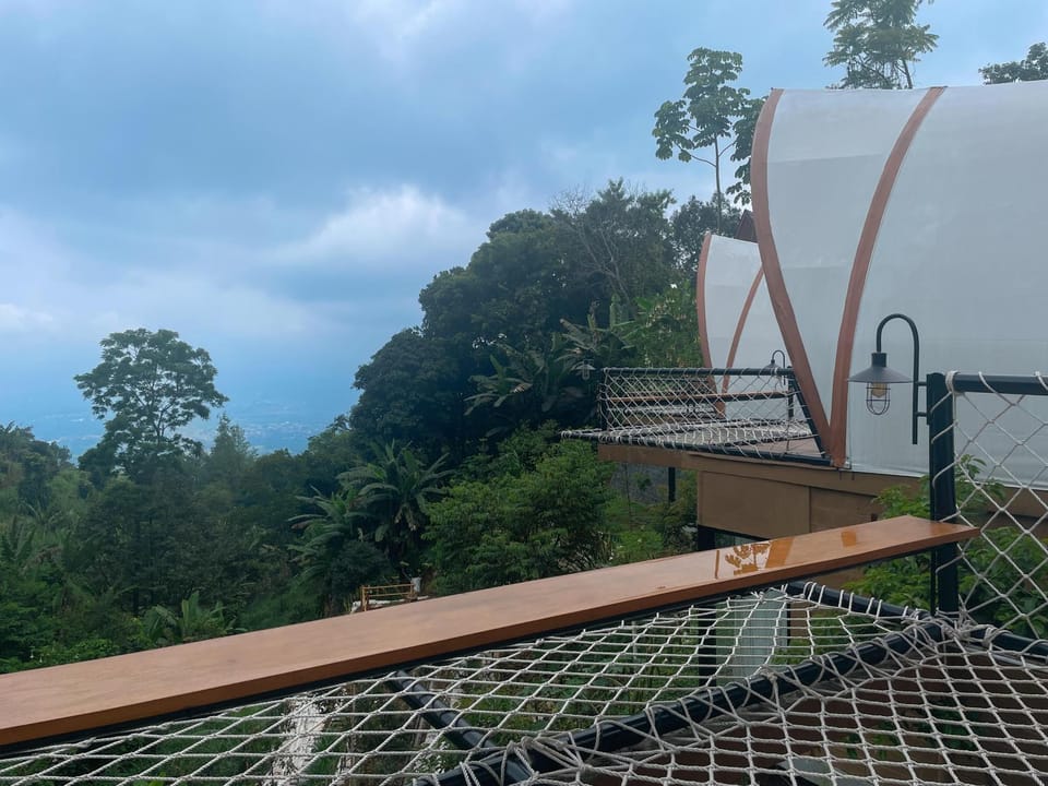 Selayang Olivehill - Kemewahan Glamping di Hutan Luxury tent in West Java