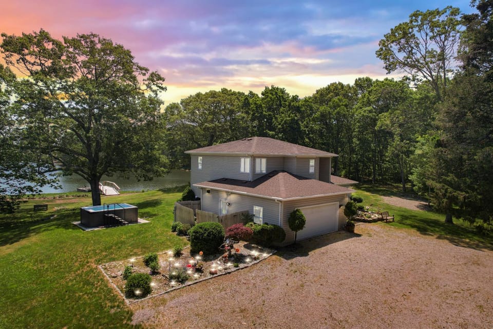 Waterfront Estate w Hot Tub, Dock & Kayaks House in Stonington