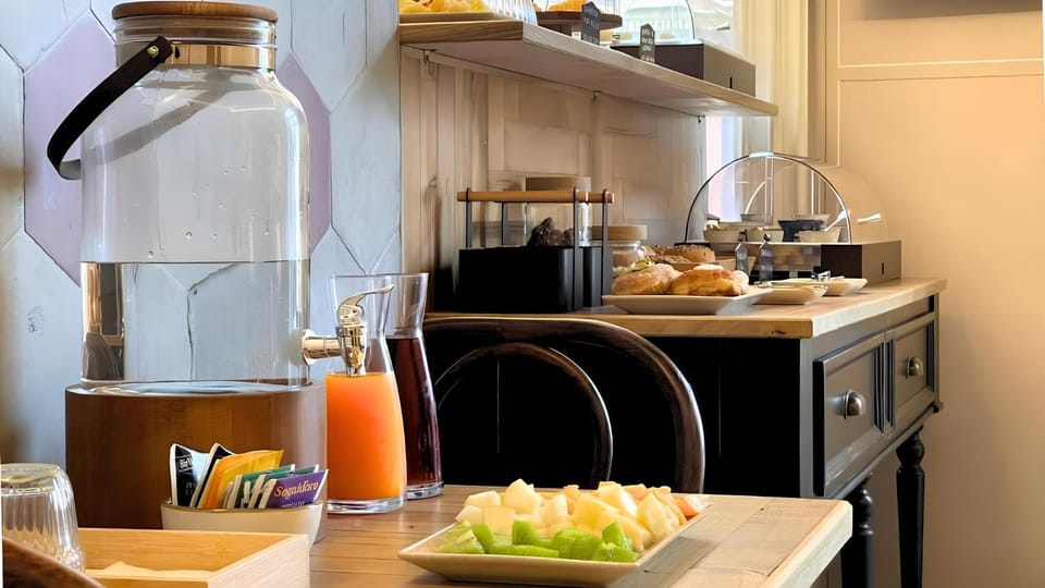 Food and drinks, Breakfast, Continental breakfast, Buffet breakfast, Asian breakfast, Drinks, Non alcoholic drinks, kitchen, Internal: Not applicable to any particular room
