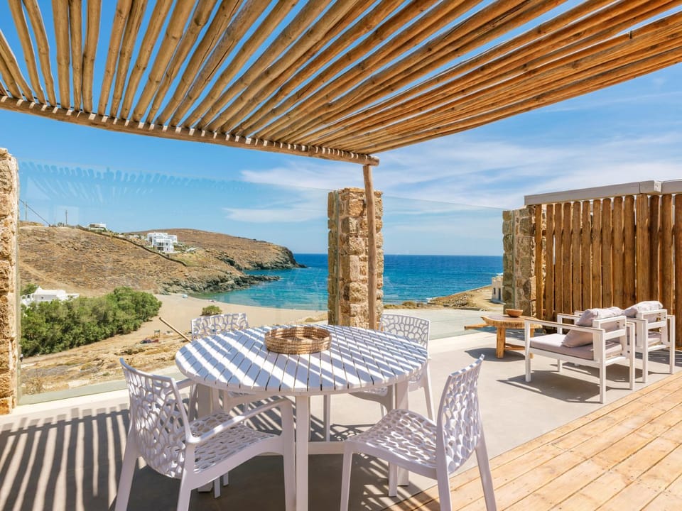 Patio, Day, View (from property/room), Balcony/Terrace, Seating area, Dining area, Beach, Sea view, sunbed