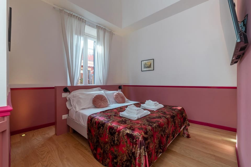 Bed, TV and multimedia, Photo of the whole room, Bedroom, towels
