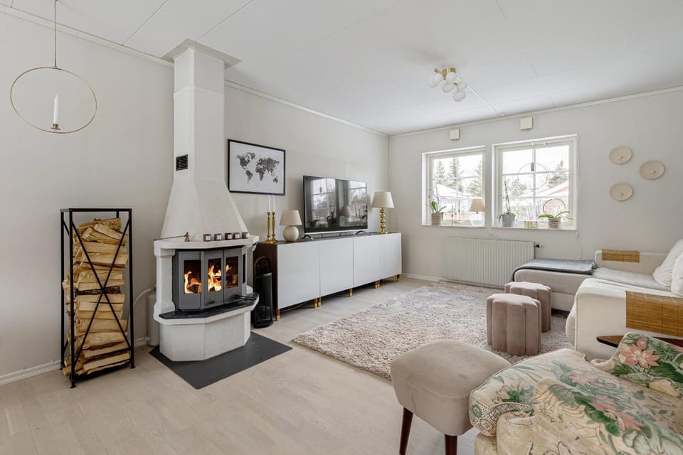 Communal lounge/ TV room, Living room